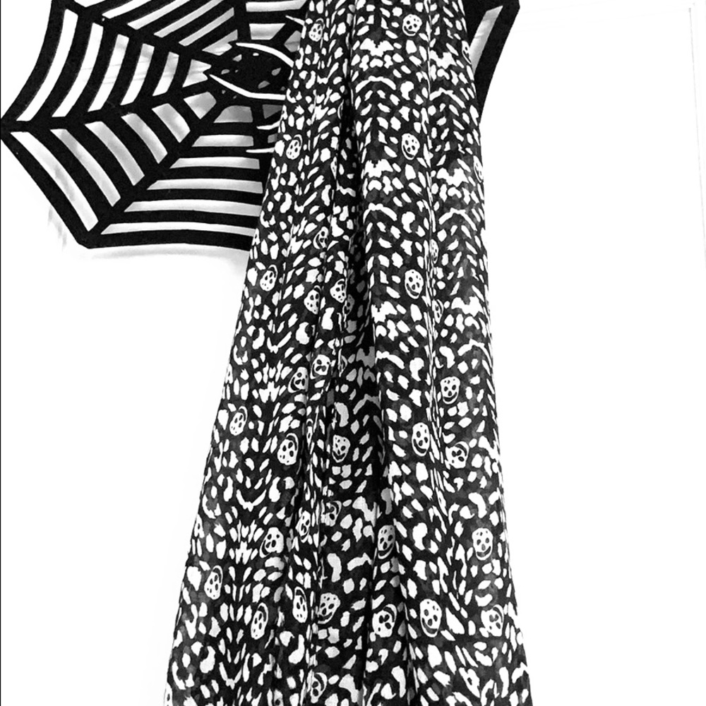 🖤 B&W Halloween Skull Scarf 🖤